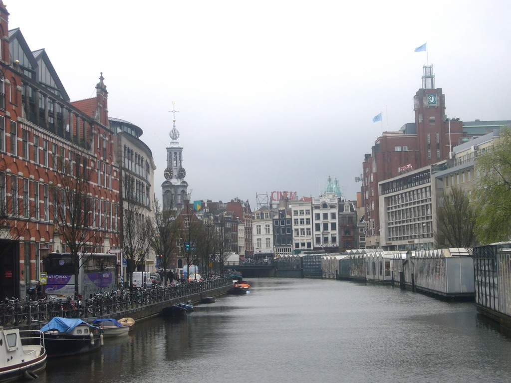 View from the Koningsplein on the Singel, with the Munttoren