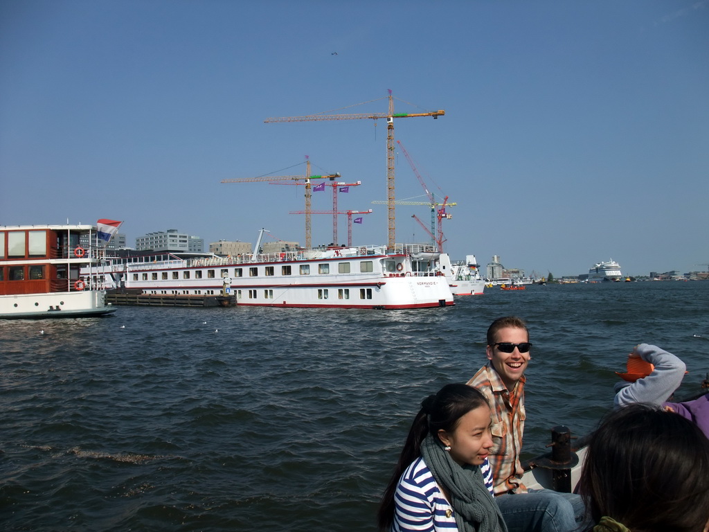 Rick, Jola and others on the tour boat at the IJ river