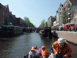 Jola, Irene, Mengjin and others on the tour boat at the Korte Prinsengracht canal, with the Eenhoornsluis sluice and the tower of the Westerkerk church