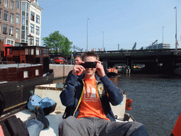 David and the skipper on the tour boat at the Korte Prinsengracht canal, with the railway crossing