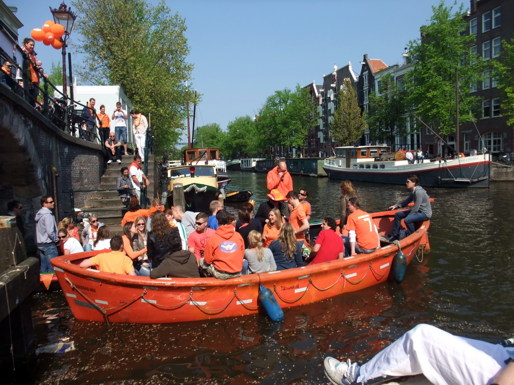 Tour boat in the Korte Prinsengracht canal