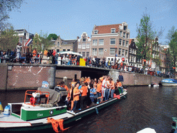 Houses and boat at the crossing of the Prinsengracht canal and the Lauriergracht canal