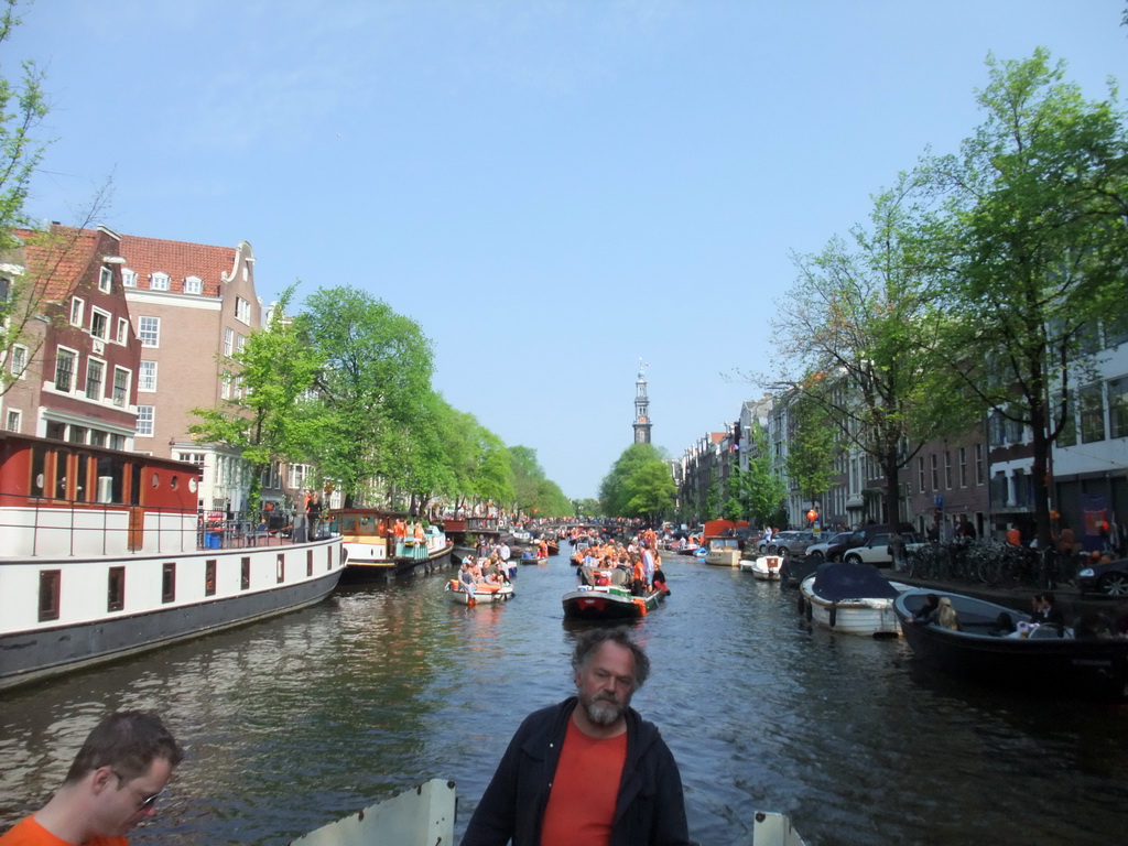 Bas and the skipper on the tour boat at the Prinsengracht canal, with the bridge at the crossing of the Reestraat street and the Westerkerk church