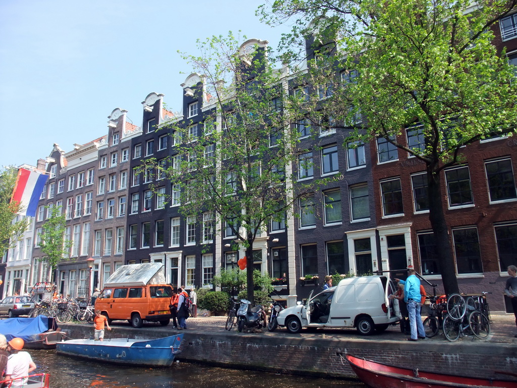 Houses and boats at the Prinsengracht canal