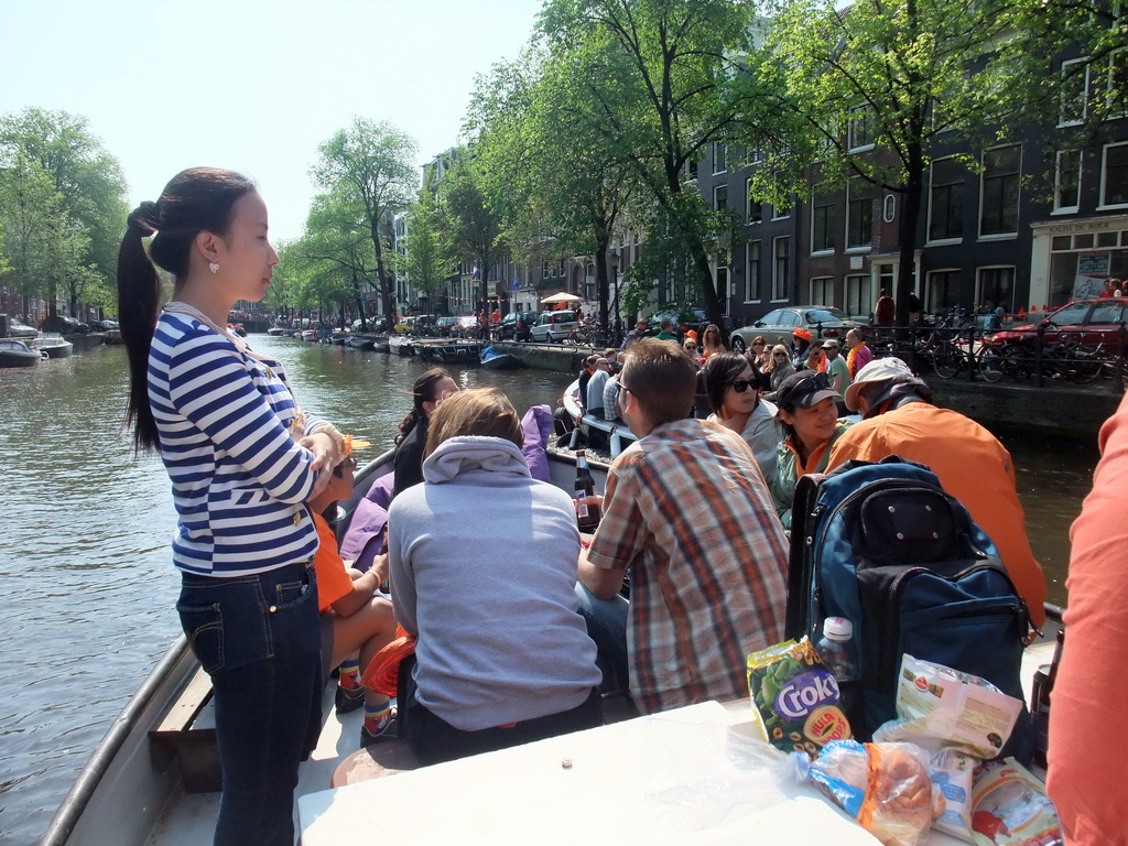 Irene, Jola, Rick, Mengjin and others on the tour boat at the Prinsengracht canal