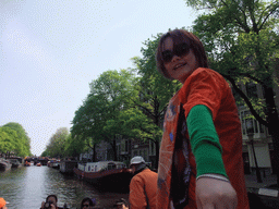 Miaomiao and others on the tour boat at the Prinsengracht canal, with the bridge at the crossing of the Utrechtsestraat street