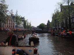 The skipper on the tour boat at the Singel canal with the Koningsplein square