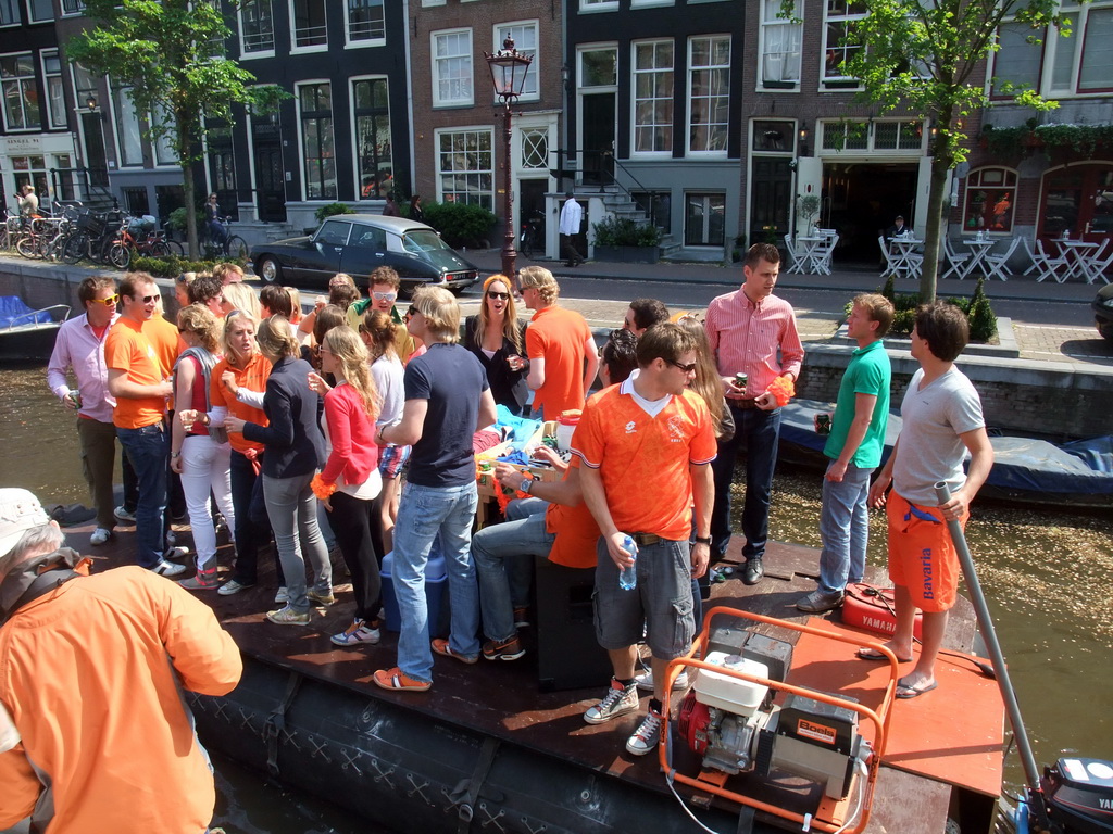 Tour boat at the Singel canal