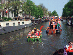 Jola on the tour boat at the Singel canal with a flower boat