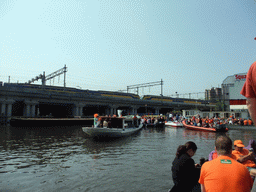 Bas, Irene and others on the tour boat at the Westerdok canal with the railway crossing