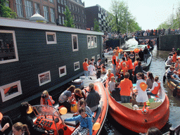 Tour boats at the Korte Prinsengracht canal, with the Eenhoornsluis sluice