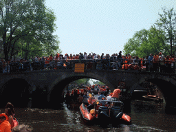 Tour boats at the Korte Prinsengracht canal, with the bridge at the crossing of the Brouwersgracht canal