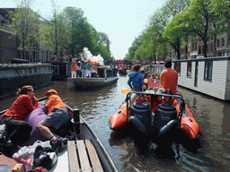 Jola and Irene on the tour boat at the Korte Prinsengracht canal, with the bridge at the crossing of the Prinsenstraat street and the tower of the Westerkerk church