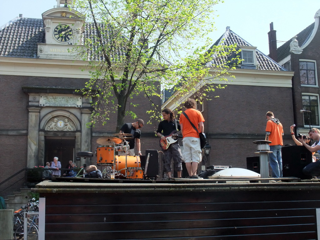 Musicians on top of a boat at the Prinsengracht canal