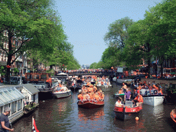 Tour boats at the Prinsengracht canal, with the bridge at the crossing of the Prinsenstraat street