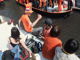 David, Anand, Susann, Miaomiao, Mengjin and others on the tour boat at the Prinsengracht canal