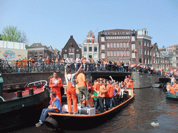 Tour boats at the Prinsengracht canal, with the bridge at the crossing of the Egelantiersgracht canal