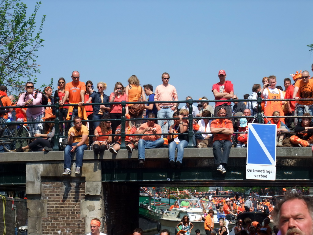 Tour boats at the Prinsengracht canal, with the bridge at the crossing of the Leliegracht canal