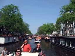 The skipper, Susann and others on the tour boat at the Prinsengracht canal, with the bridge at the crossing of the Berenstraat street, and the tower of the Westerkerk church