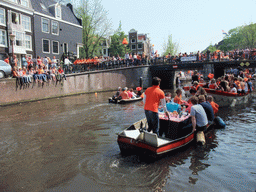 Tour boats at the Prinsengracht canal, with the bridge at the crossing of the Leidsegracht canal