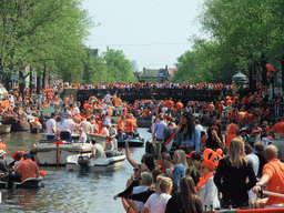 Tour boats at the Prinsengracht canal, with the bridge at the crossing of the Leidsestraat street