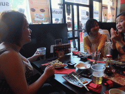 Miaomiao, Mengjin and others in the Shabu Shabu restaurant at the Ferdinand Bolstraat street