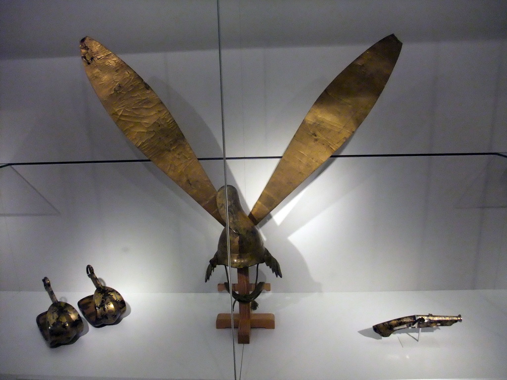 Japanese spurs, helmet and gun in the Asian Pavilion of the Rijksmuseum