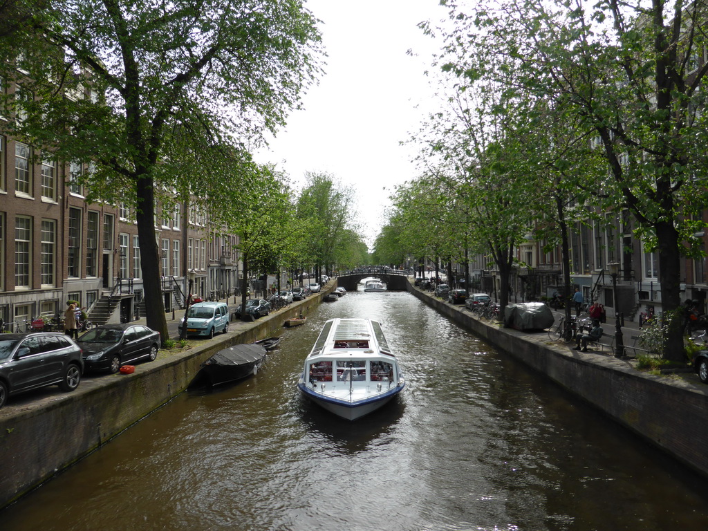 The Leidsegracht canal, viewed from the Herengracht canal