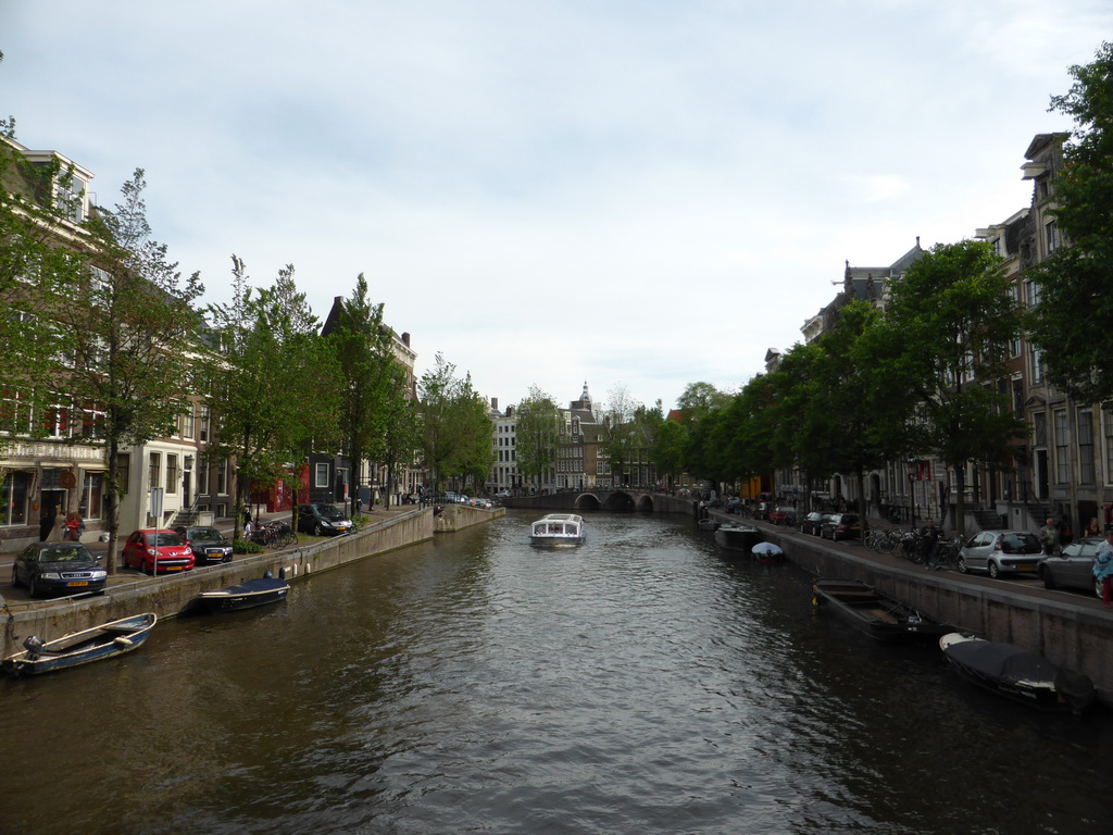The Herengracht canal and the start of the Leidsegracht canal, viewed from the Huidenstraat bridge