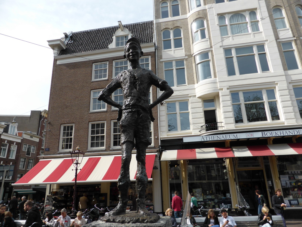 Statue `Het Lieverdje` by Carel Kneulman, at the Spui square