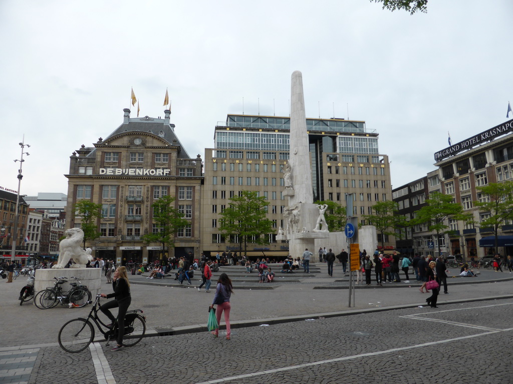 The Dam square with the Nationaal Monument