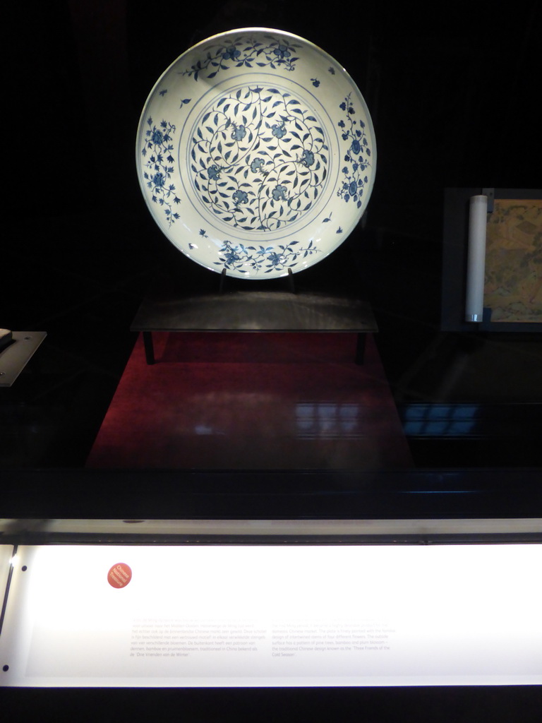 Painted porcelain plate at the Ming dynasty exhibition at the Nieuwe Kerk church