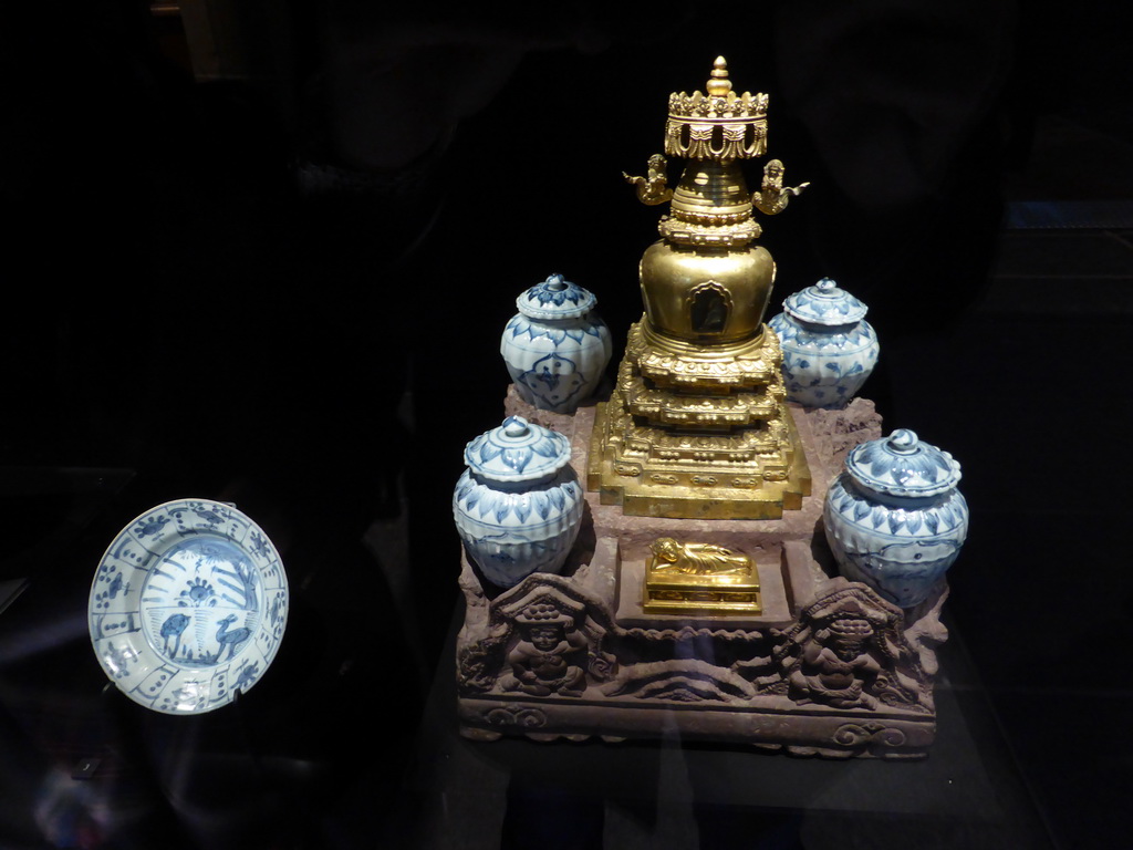 Painted porcelain plate and vases at the Ming dynasty exhibition at the Nieuwe Kerk church