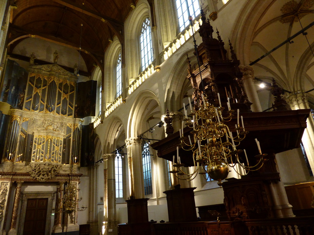 The nave, organ and pulpit of the Nieuwe Kerk church