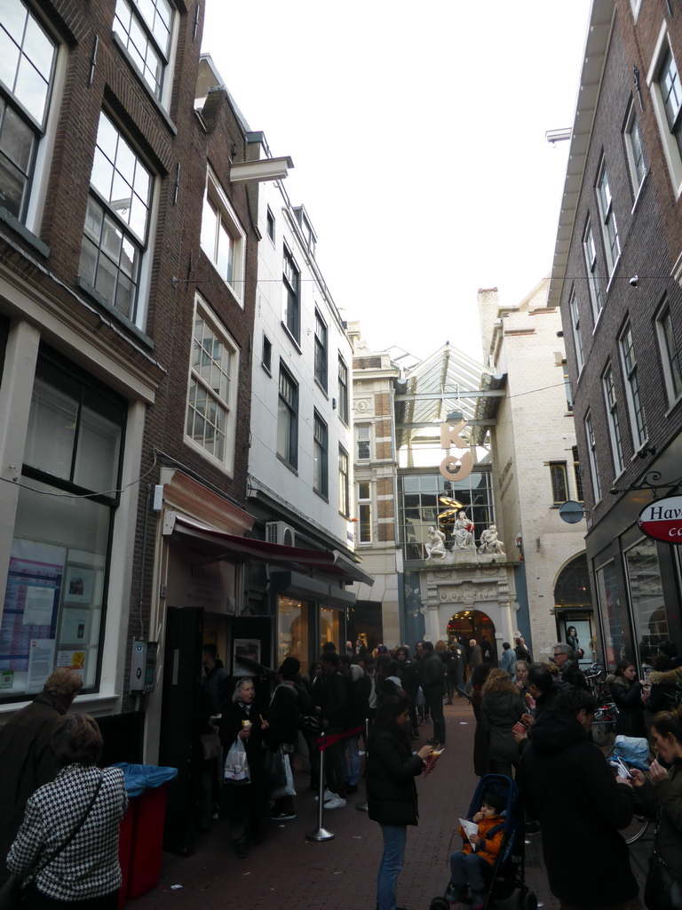 The Voetboogstraat street with the front of the Vlaamse Friteshuis and the entrance to the Kalvertoren shopping centre