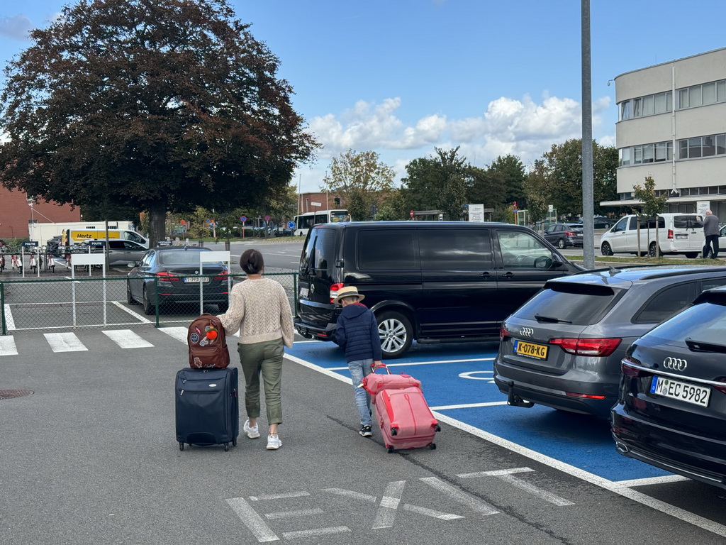 Miaomiao and Max at the parking lot of Antwerp International Airport