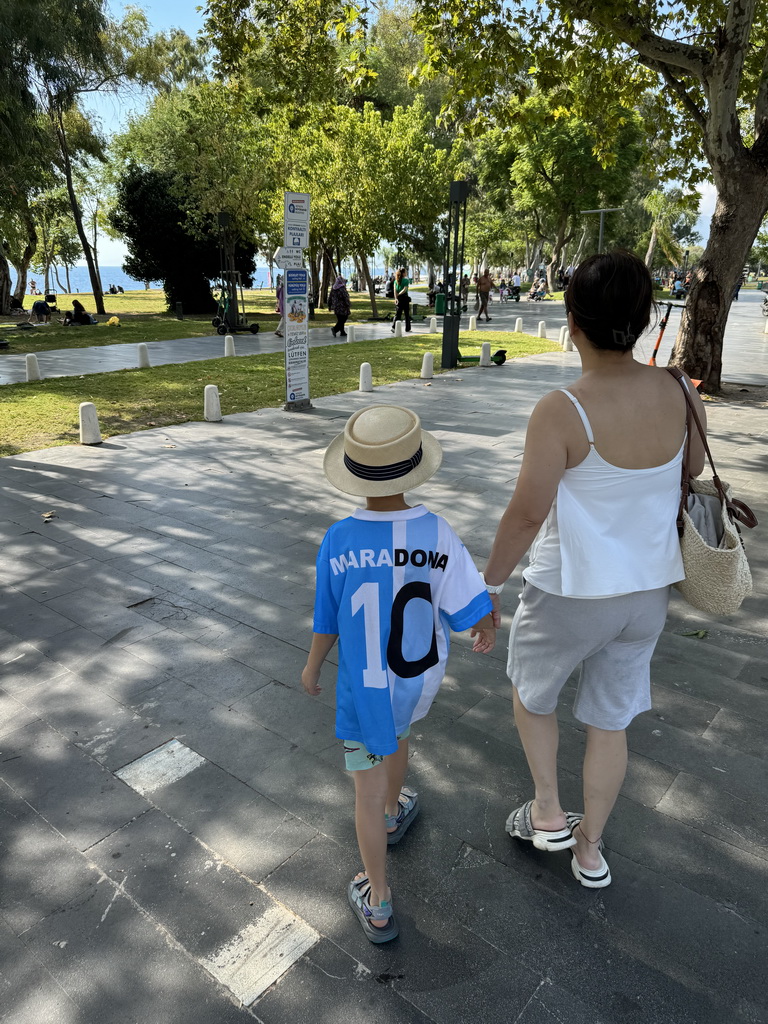 Miaomiao and Max at the Beach Park