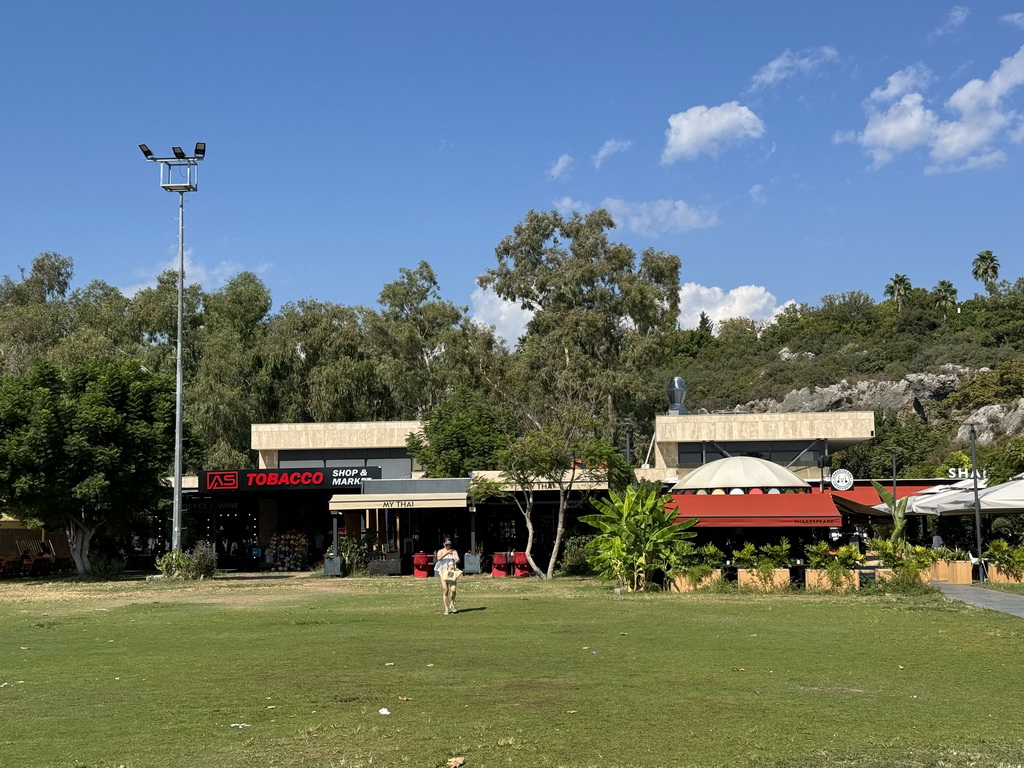 Miaomiao in front of shops and restaurants at the Beach Park