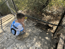 Max with a cat at the staircase from the Beach Park to the Atatürk Kültür Park