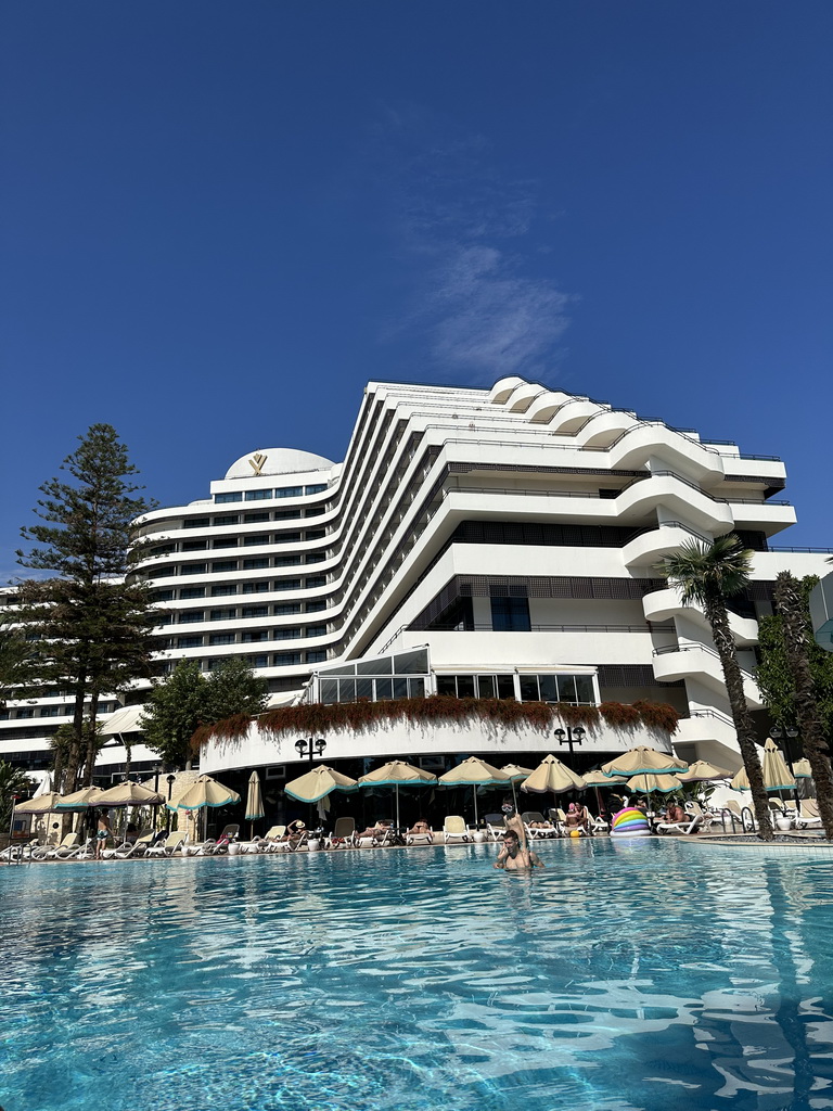 Tim and Max at the swimming pool at the garden of the Rixos Downtown Antalya hotel