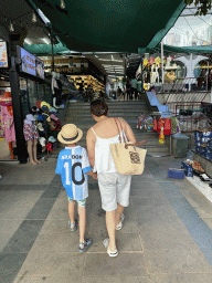 Miaomiao and Max at the entrance to the Bazaar at the 1. Sokak alley