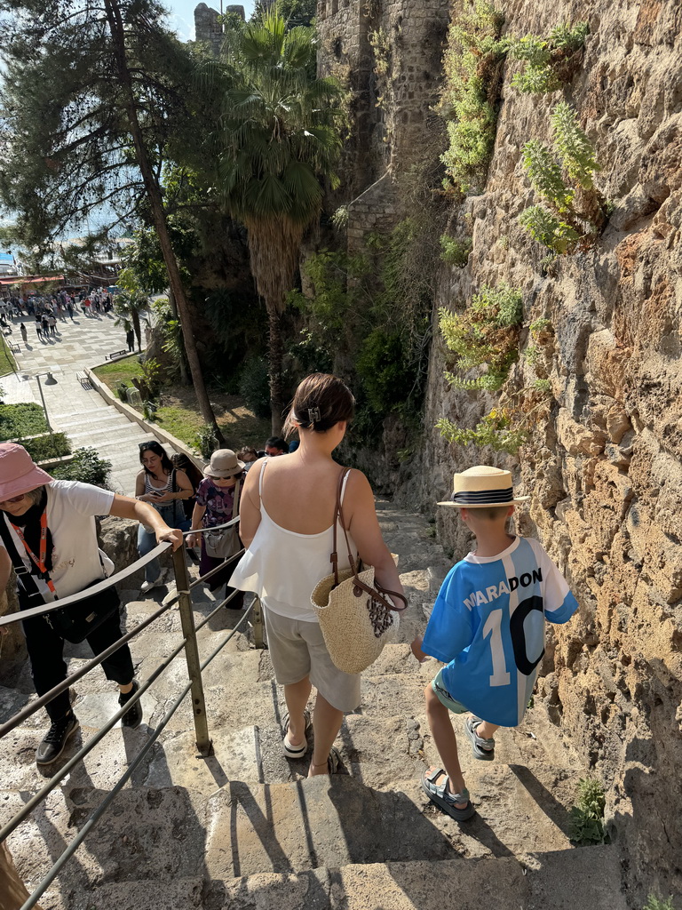 Miaomiao and Max at the Kirk Merdiven staircase