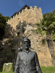 The Monument to Mustafa Ekizler at the Roman Harbour, with a view on the City Wall