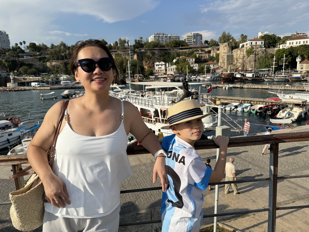 Miaomiao and Max at the Pier at the Roman Harbour, with a view on the Roman Harbour