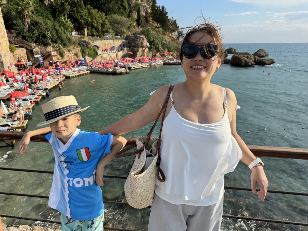 Miaomiao and Max at the Pier at the Roman Harbour, with a view on the Mermerli Plaji beach