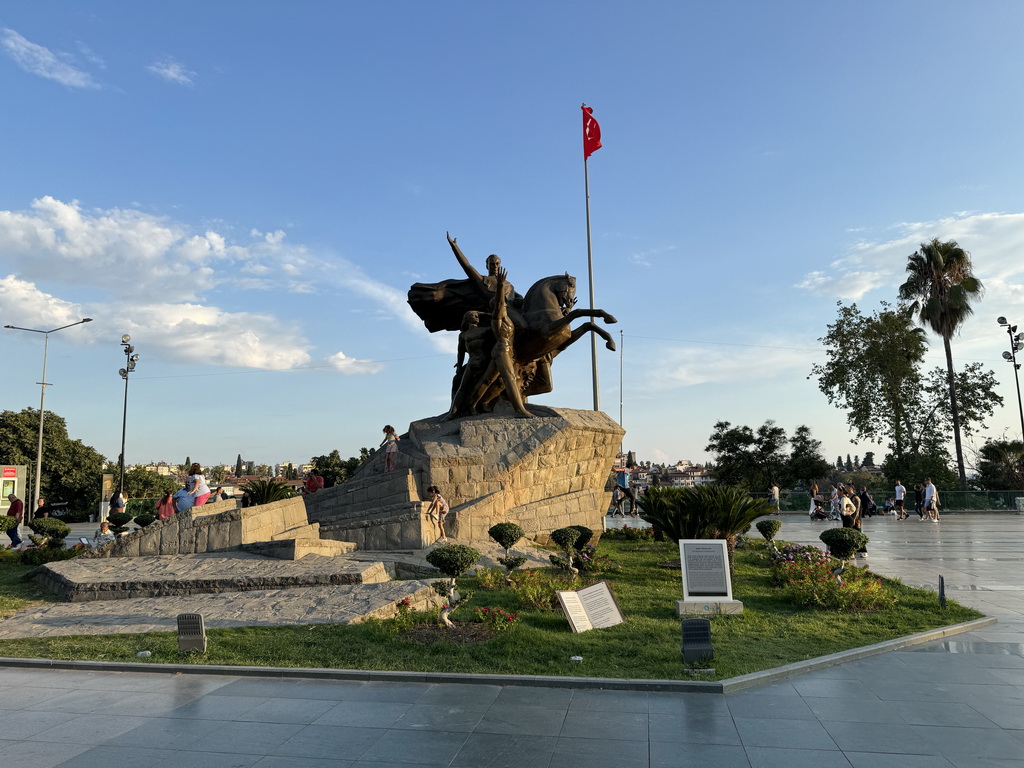 The National Ascension Monument at the Republic Square, with explanation