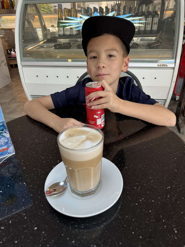 Max having a drink at the café at the top floor of the Antalya Aquarium