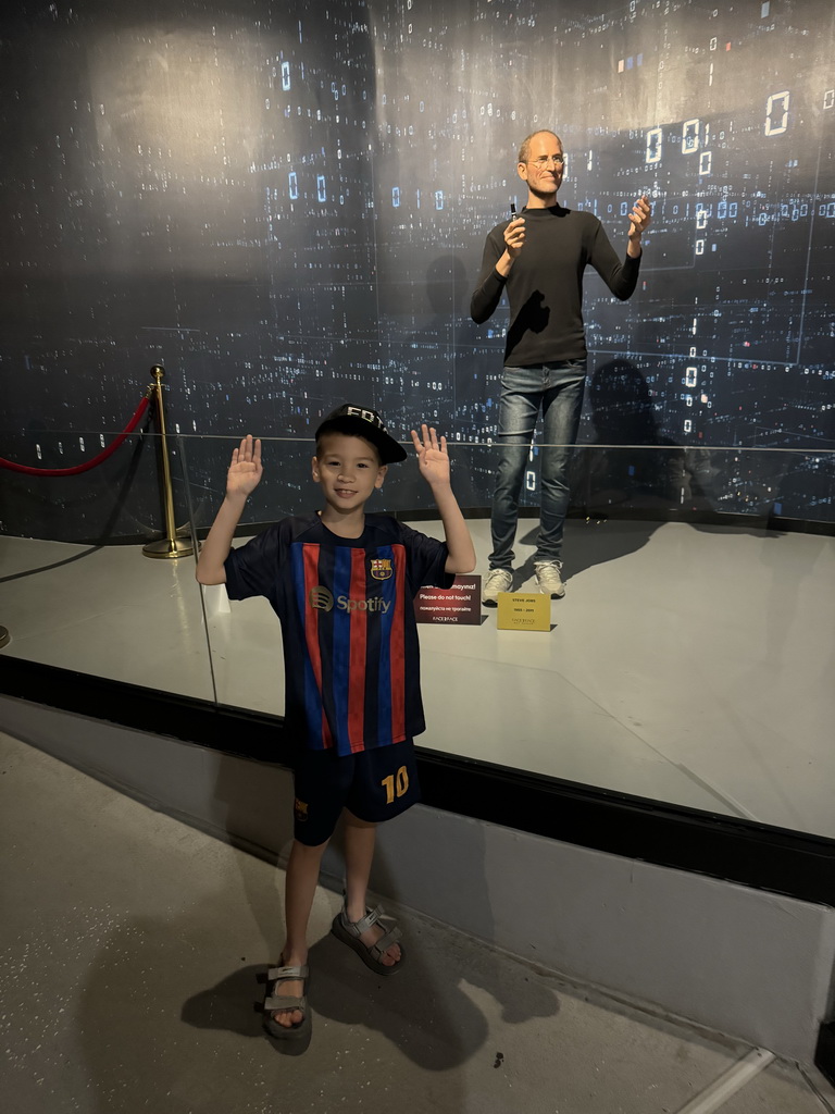Max with a statue of Steve Jobs at the Face 2 Face Wax Museum at the Antalya Aquarium, with explanation