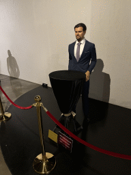 Statue of Leonardo DiCaprio at the Face 2 Face Wax Museum at the Antalya Aquarium, with explanation