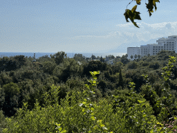 The Hotel Su and a statue at the Atatürk Kültür Park, with a view on the Gulf of Antalya and the Bey Mountains